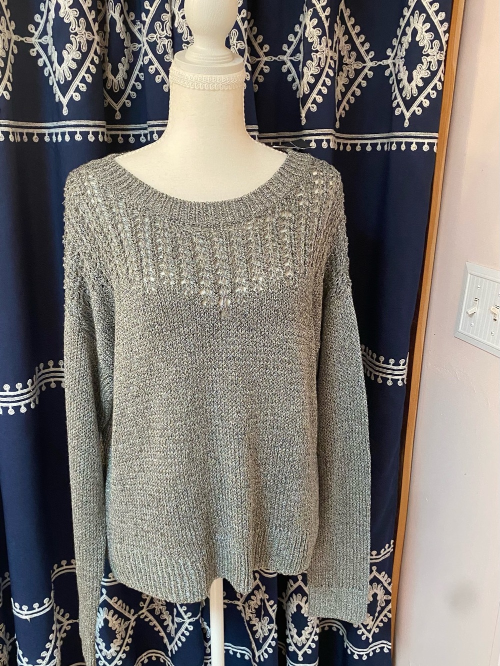 Woman's Gray Knit Sweater - Classic Crewneck